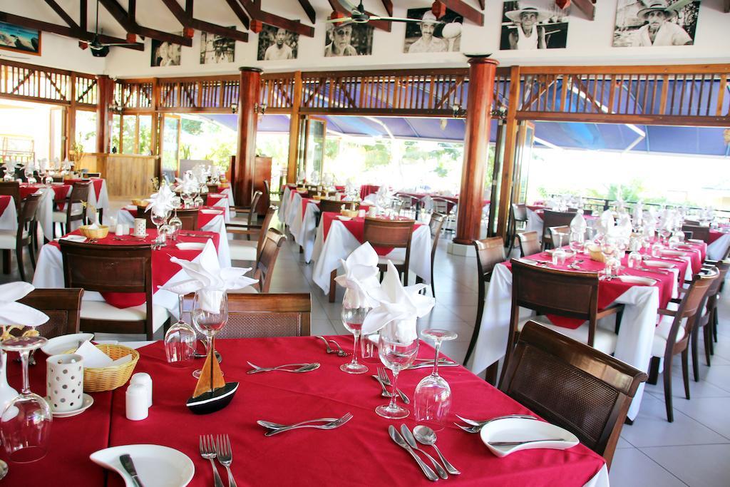 Pirogue * Praslin (Ile)