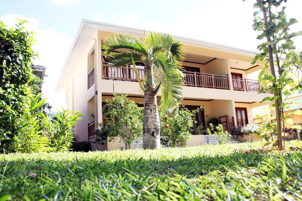 Pirogue * Praslin (Ile)