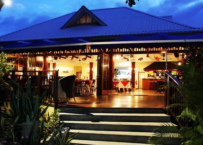Pirogue Lodge